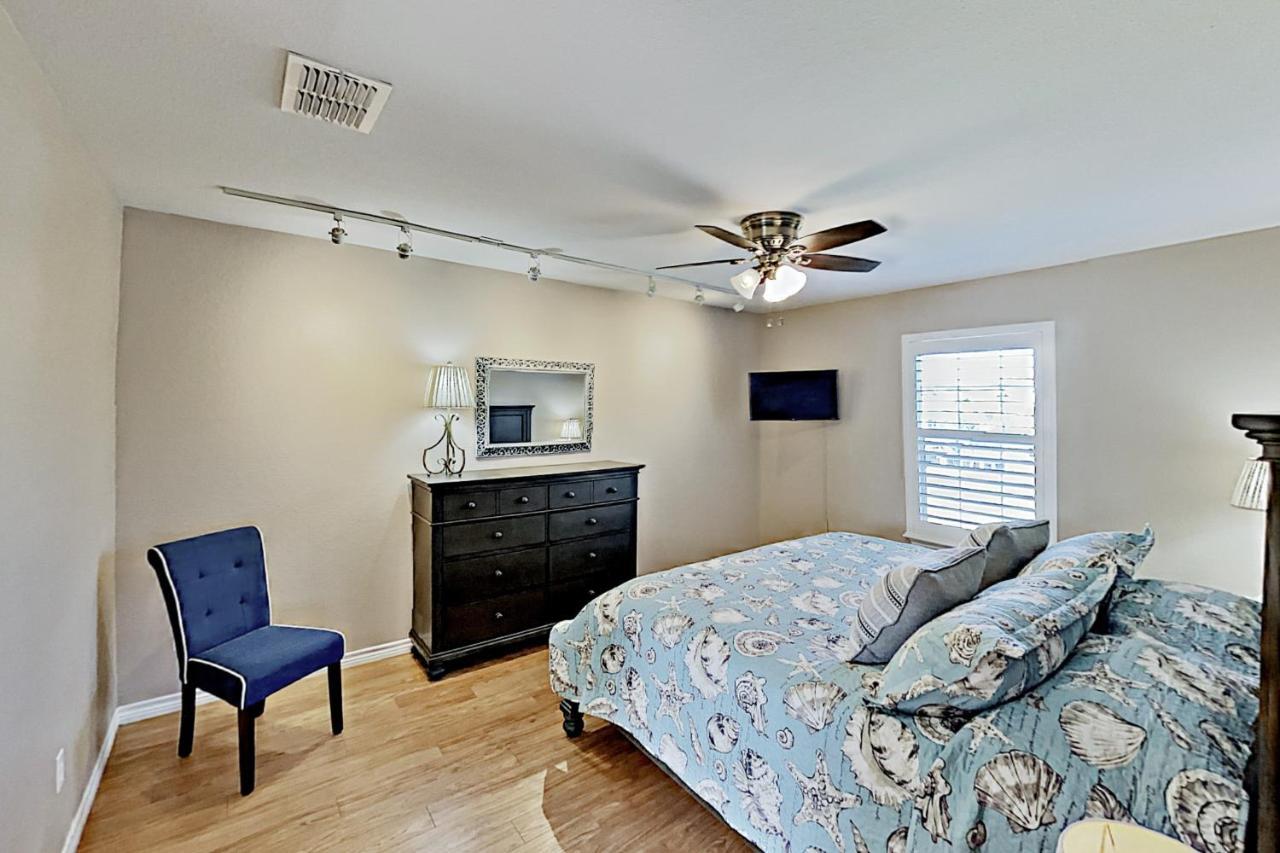 Festive Beach Retreat Rockport Extérieur photo