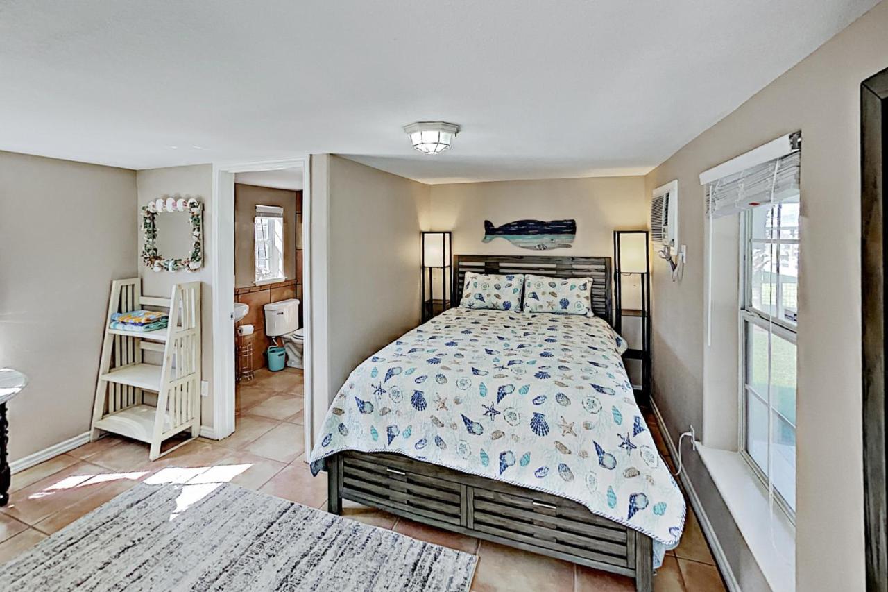 Festive Beach Retreat Rockport Extérieur photo